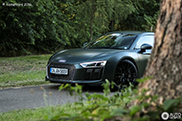 Straight from the army: matte green Audi R8 V10 Plus