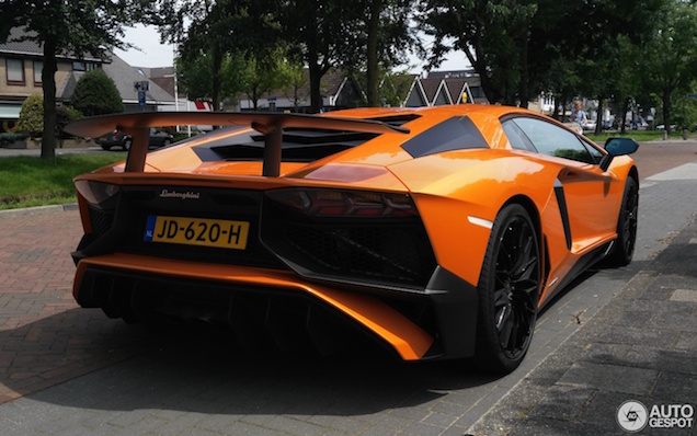 Spot van de dag: Lamborghini Aventador SV in sinaasappeloranje
