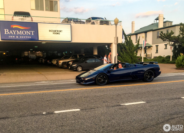 Rijden in een Lamborghini Diablo Roadster maakt je cool