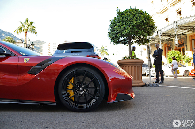 Perfecte auto in een perfecte setting, Ferrari F12tdf