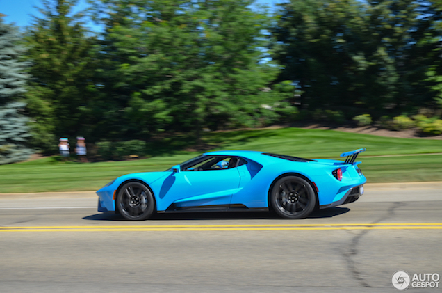Topspot: Smurfblauwe Ford GT in Detroit