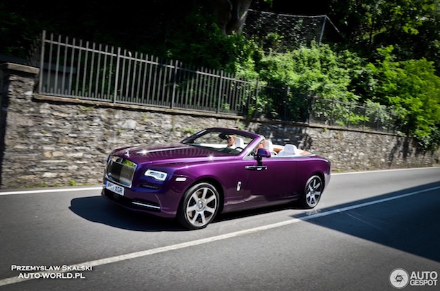 Gepersonaliseerde Rolls Royce geeft kleur aan de straten van Italië 