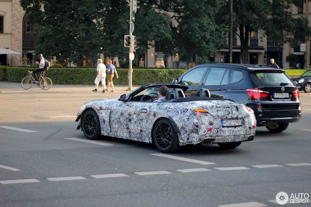 BMW Z5 Roadster mag buiten spelen in München