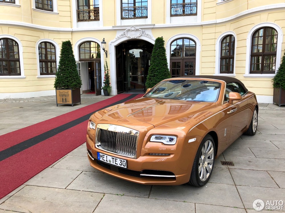 Rolls Royce Dawn kleurt prachtig bij zonnig Dresden 