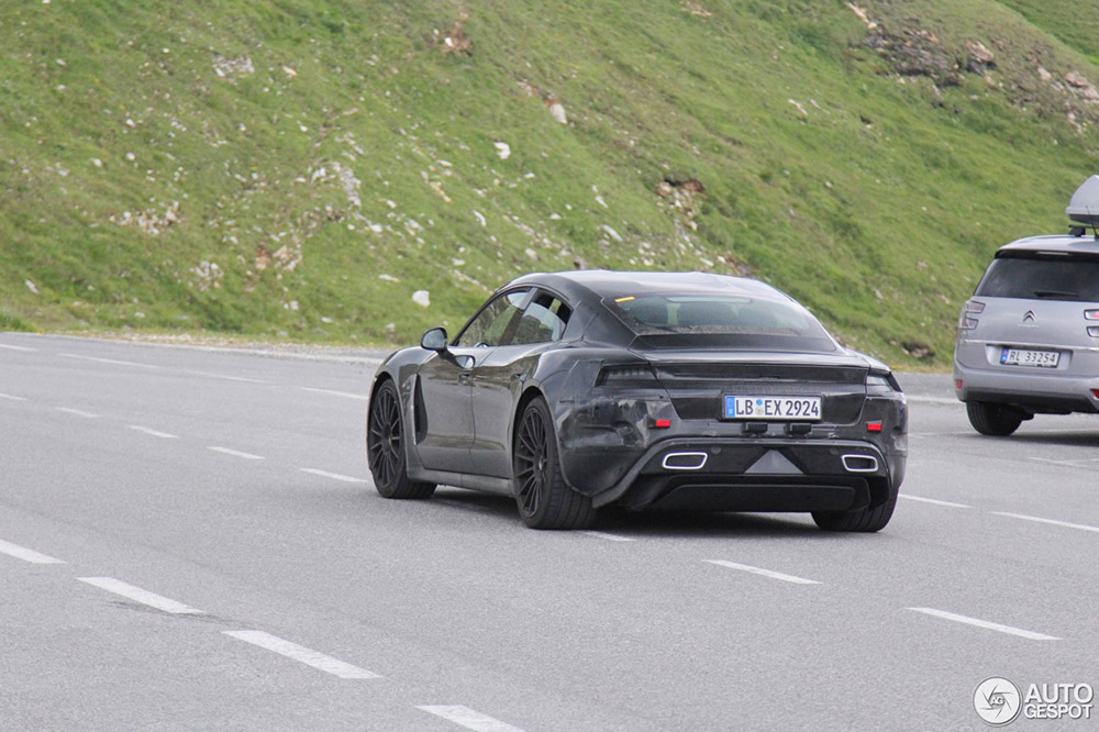 Porsche Taycan zonder moeite de Großglockner op