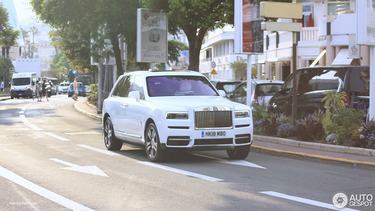 Zo ziet de Rolls-Royce Cullinan er op straat uit