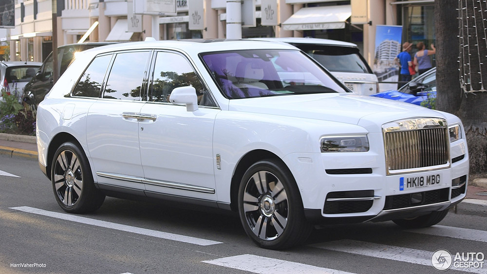 Zo ziet de Rolls-Royce Cullinan er op straat uit