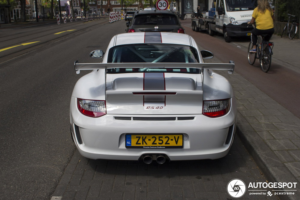 Nieuwe eigenaar laat zijn Porsche meteen uit