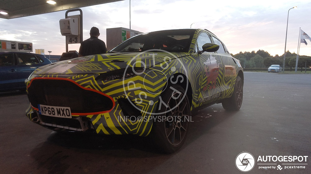 Aston Martin test de DBX ook in Nederland