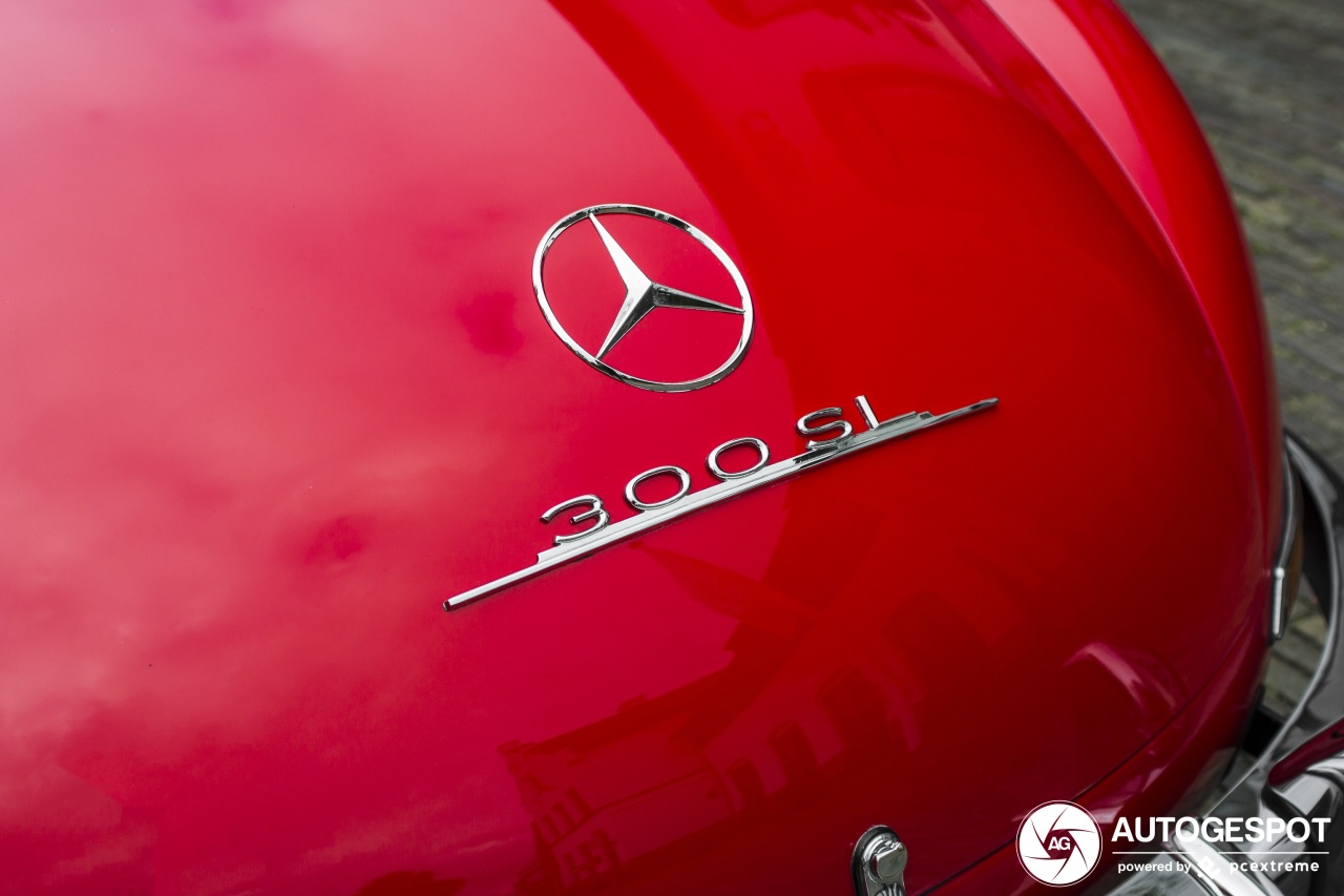 Spot van de dag: knalrode Mercedes-Benz 300SL Gullwing