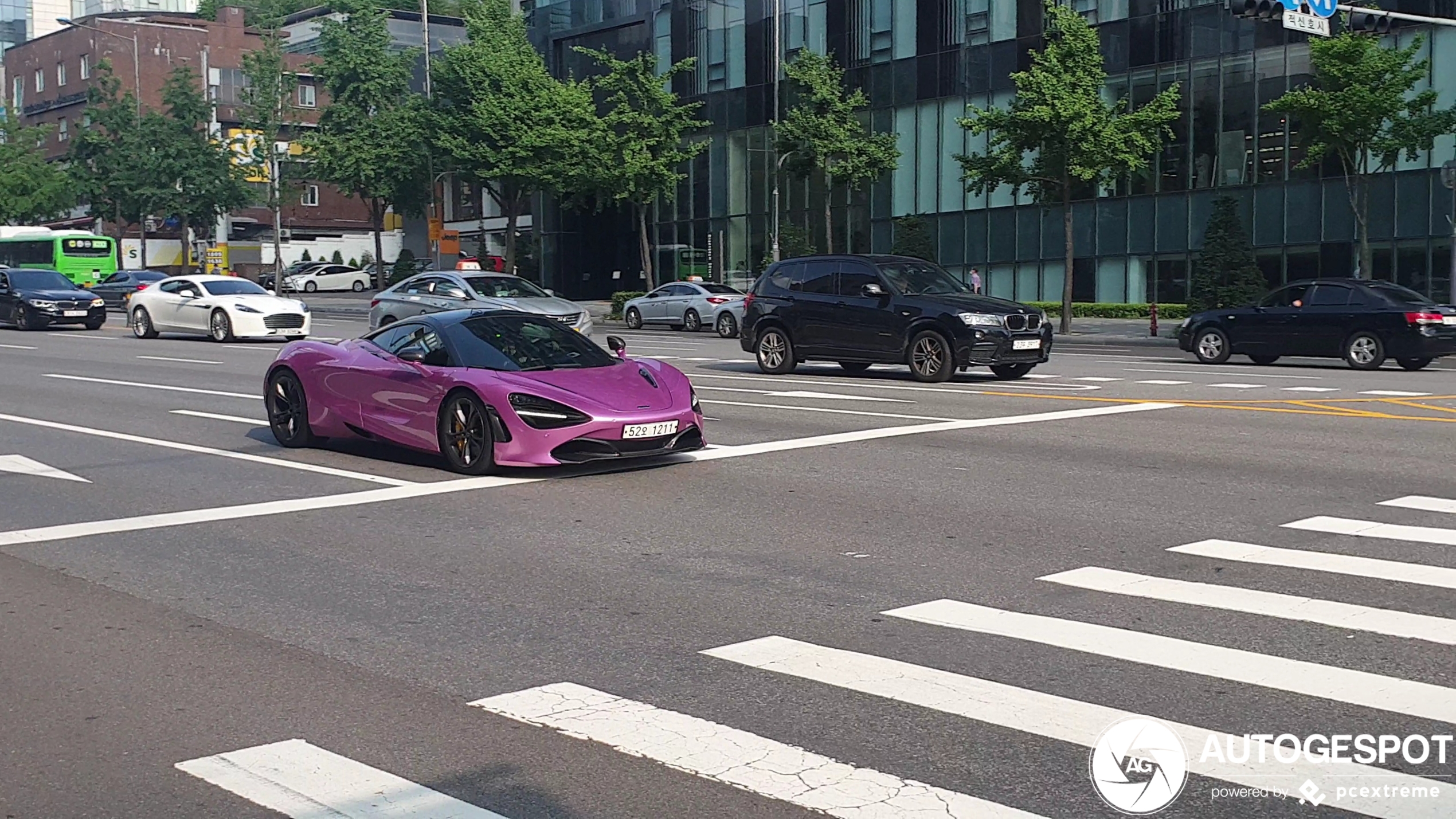 McLaren 720S is roze in Seoul