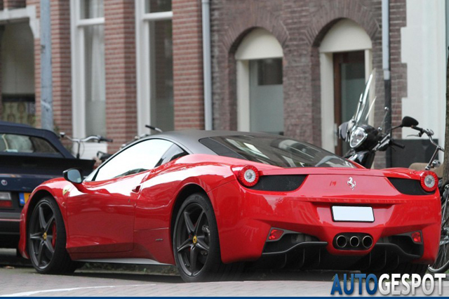 Ferrari gaat branden 458 Italia onderzoeken