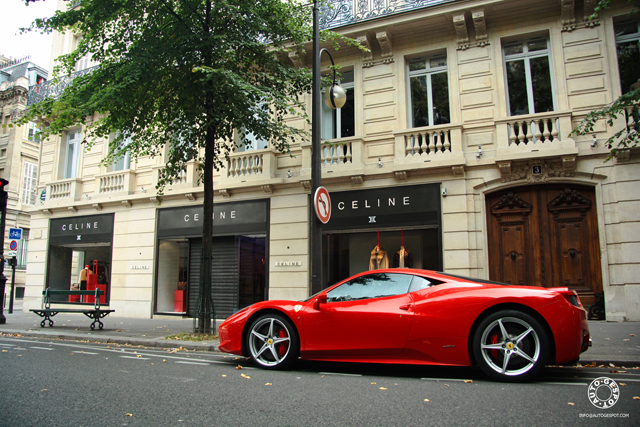 Wallpapers: Ferrari 458 Italia in Parijs