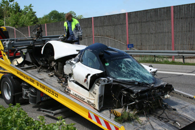 Mosler supercar veroorzaakt zwaar ongeluk op de A96 in Duitsland