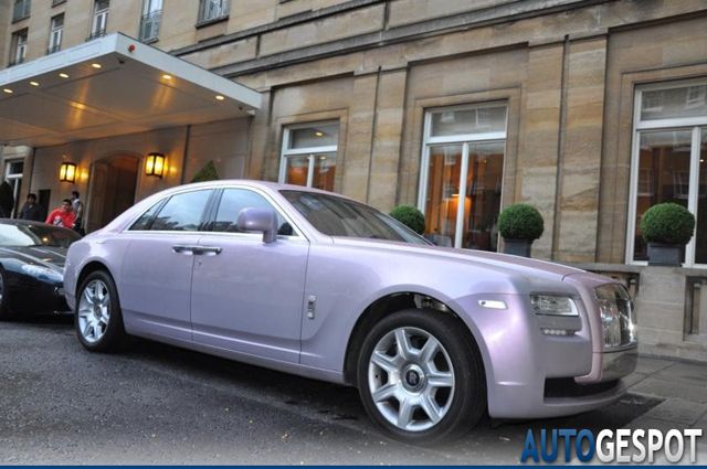 Strange sighting: Rolls-Royce Ghost in de kleur Oyster
