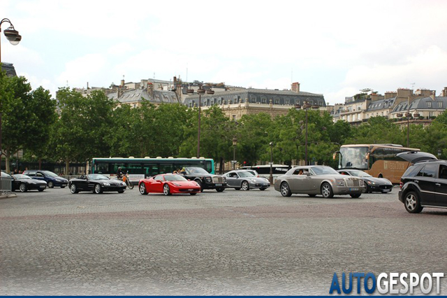 Combo in Parijs: gekte op bij Arc de Triomphe!