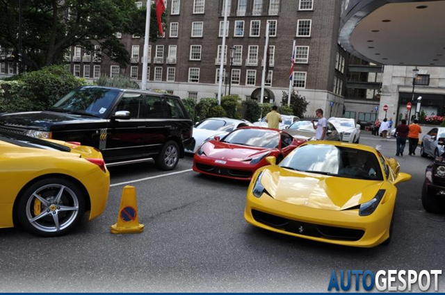 Ferrari gekte in Londen: driemaal 458 Italia