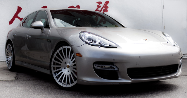 Voor de rijke Smurf: matblauwe Porsche Panamera door Platinum Motorsport