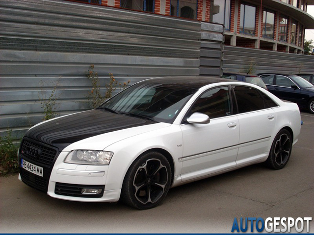 Strange sighting: Audi S8