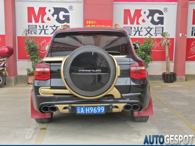 Strange sighting: Porsche Cayenne TechArt Magnum 2007 met gouden details