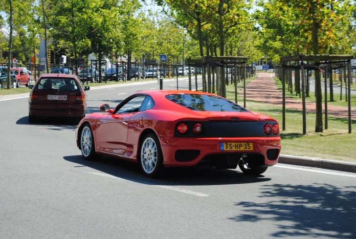 Gespot: Ferrari 360 Modena replica in Knokke-Heist