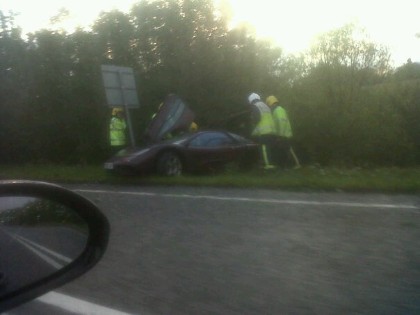 Rowan Atkinson crasht z'n McLaren F1