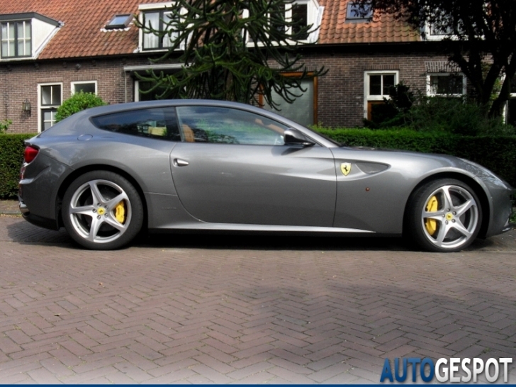 Gespot in Nederland: Ferrari FF