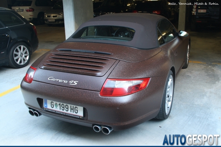 Strange sighting: Porsche 997 Carrera 4S Cabriolet