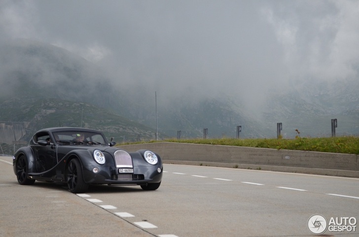 Superdikke spot op een superdikke locatie: Morgan Aero 8 SuperSports 