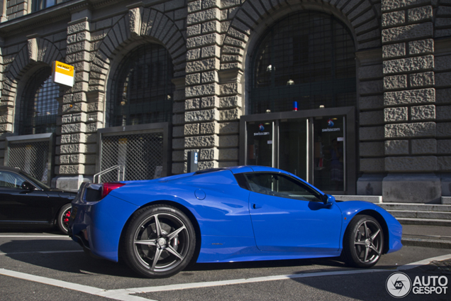 Ferrari 458 Spider in gewaagde kleur gespot in Zürich 