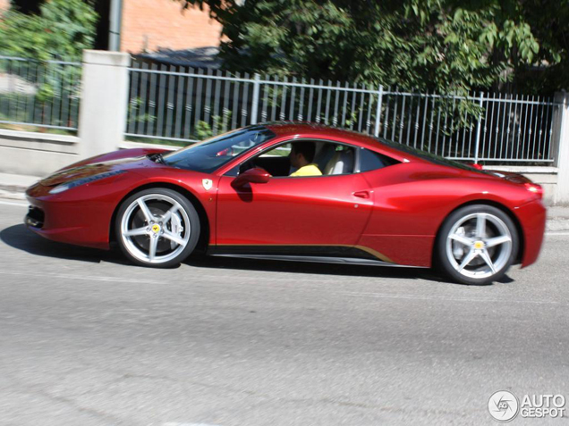 Ferrari's speciale China Editie gespot in Italië