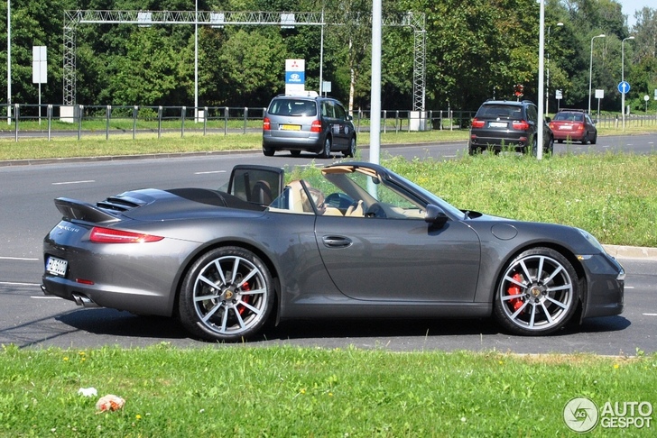 This looks great: Porsche 991 Carrera S with ducktail