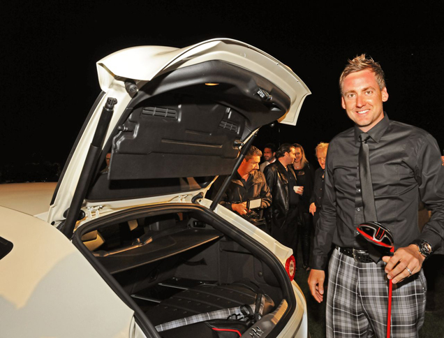 Professioneel golfer brengt kledingcollectie terug in Ferrari FF