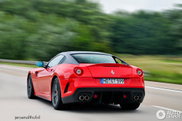 Fantastisch in Szene gesetzt: Ferrari 599 GTO auf der Autobahn