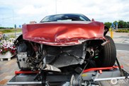 Une belle BMW M6 rouge bordeaux très endommagée