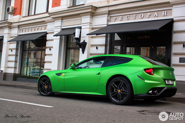 Gekocht met emotie: matgroene Ferrari FF
