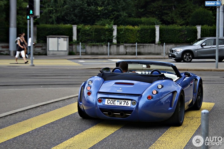 Lekker exotisch in het blauw: Wiesmann Roadster MF5