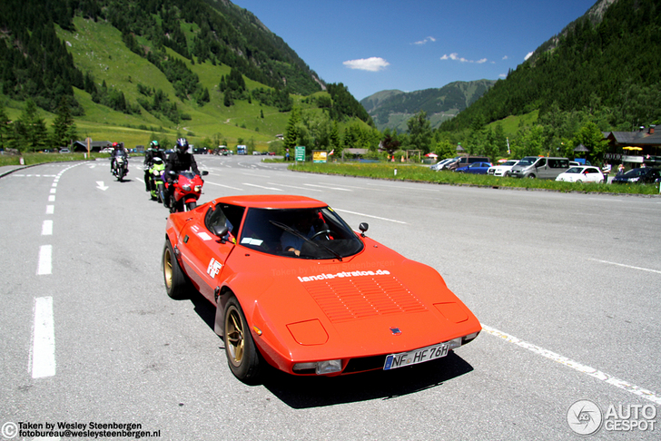 Oude legende Lancia Stratos HF prachtig vastgelegd in de bergen