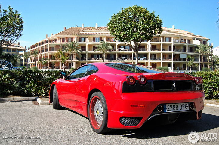 Is deze Ferrari 430 Scuderia replica geslaagd?