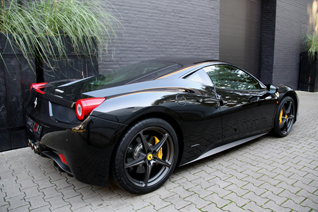 Ruime keuze Ferrari's bij Carstore B.V.