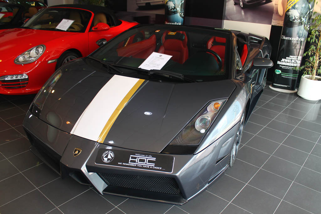Een dagje supercardealers bezoeken in Dubai 