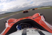 Filmpje: BAC Mono versus McLaren P1 op Silverstone