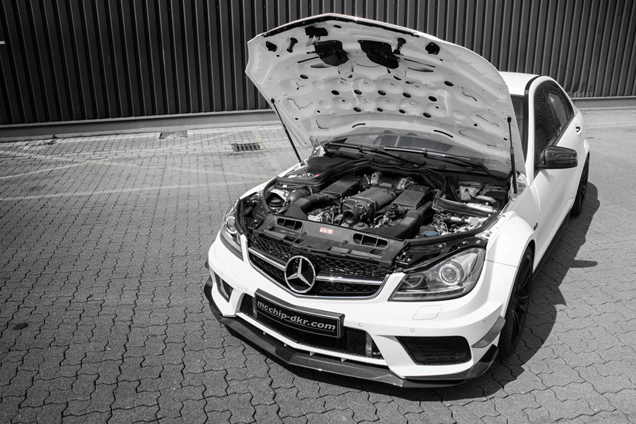 Mcchip-dkr maakt pk bom van Mercedes-Benz C 63 AMG