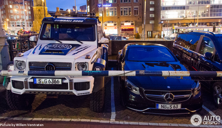 Spot van de dag: Brabus 700 6x6 in Amsterdam