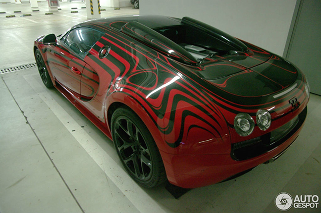 Bugatti Veyron Vitesse has a unique red L'Or Blanc theme