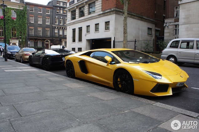 Lamborghini Aventadors maken heerlijke combo in Londen