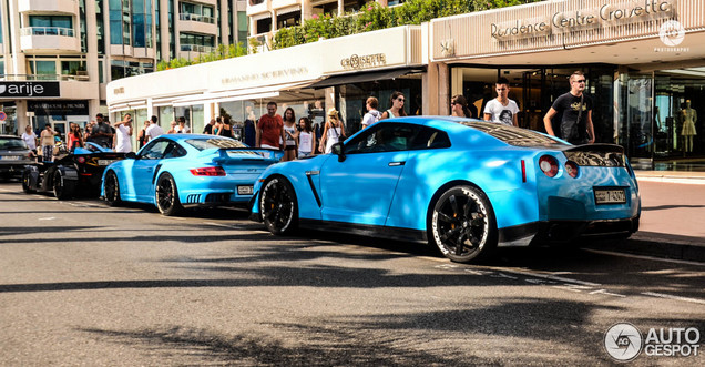 Eigenaren blauw trio genieten aan de Côte d'Azur