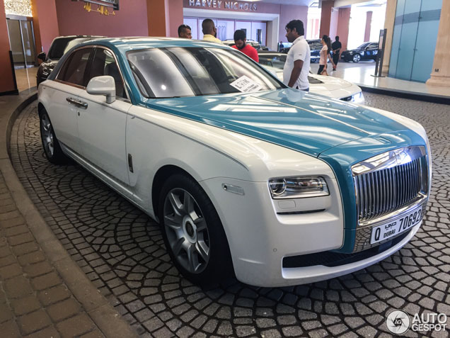 Unieke Rolls-Royce Ghost Firnas Motif Edition gespot in Dubai