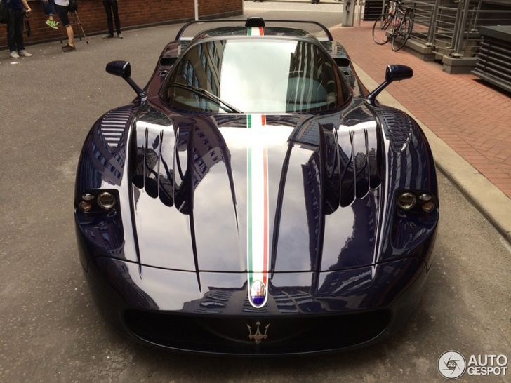 Maserati MC12 is zelfs in Londen extreem onverwachts