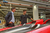 Mark Webber neemt zijn eigen Porsche 918 Spyder in ontvangst